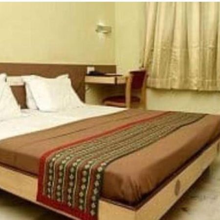 Hotel Chandrawali By Wb Inn Ballia Extérieur photo