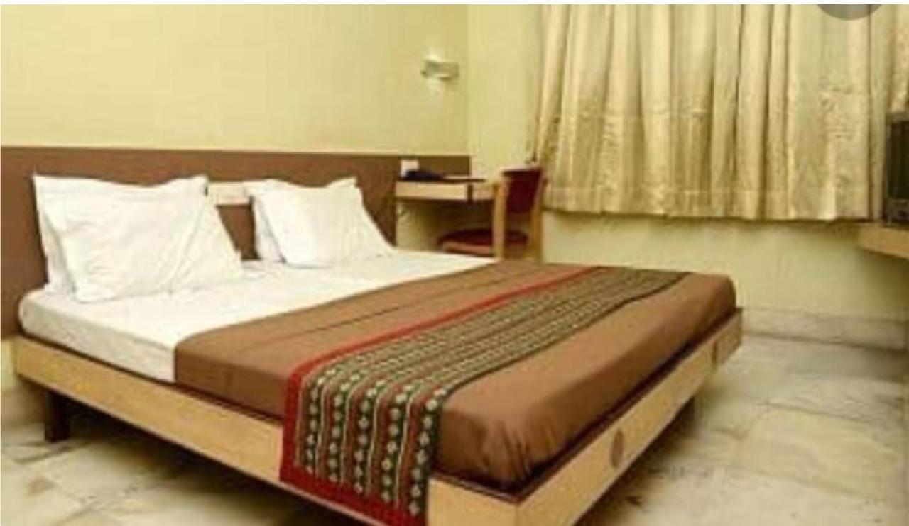 Hotel Chandrawali By Wb Inn Ballia Extérieur photo
