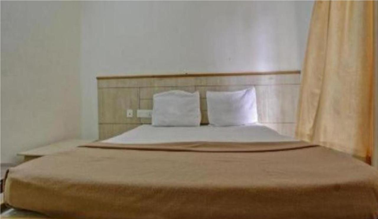 Hotel Chandrawali By Wb Inn Ballia Extérieur photo